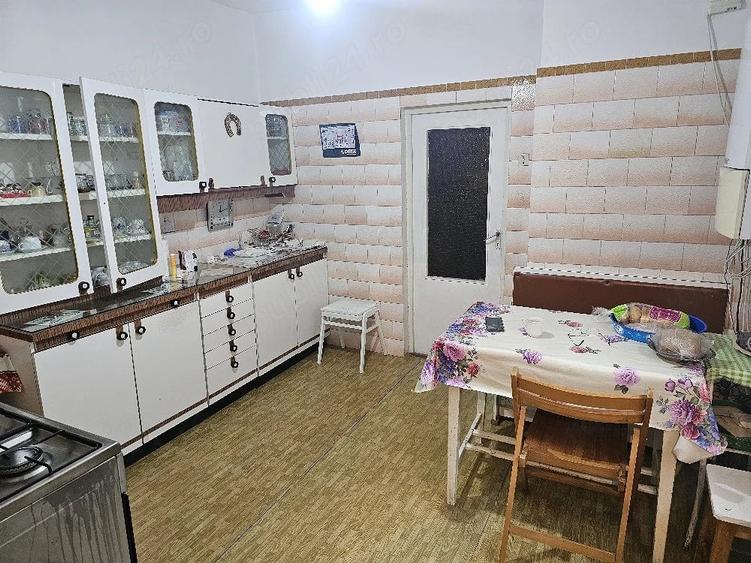 Casă cu 3 camere cu Teren 185 Mp în Gara de Nord