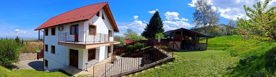Casă individuală cu 6 camere cu Teren 1215 Mp în Exterior Sud