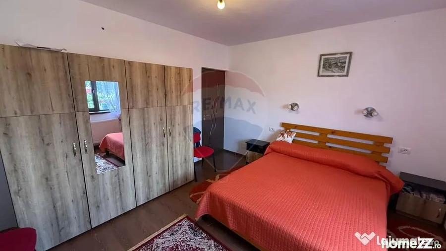 Casă cu 3 camere cu Teren 1667 Mp în Răcoasa