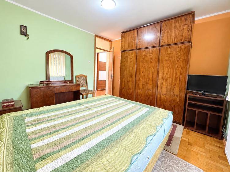 Apartament cu 3 camere decomandat, mobilat în Dacia