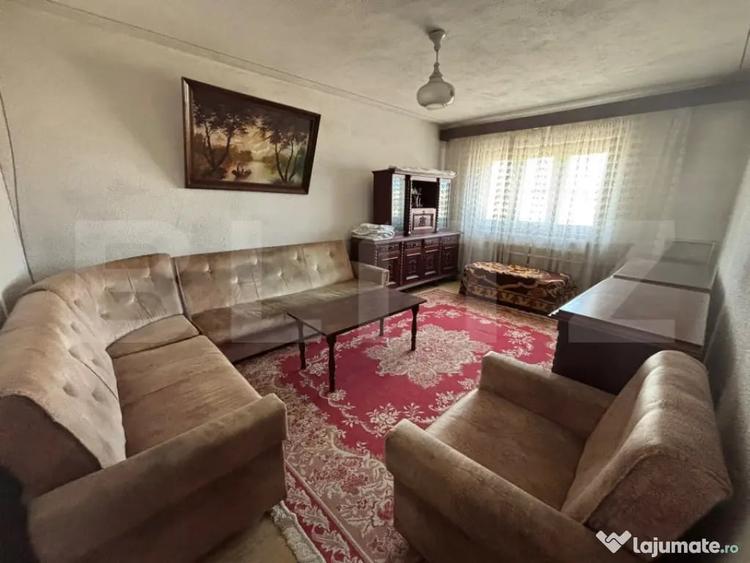 Apartament cu 3 camere decomandat în Micro 12