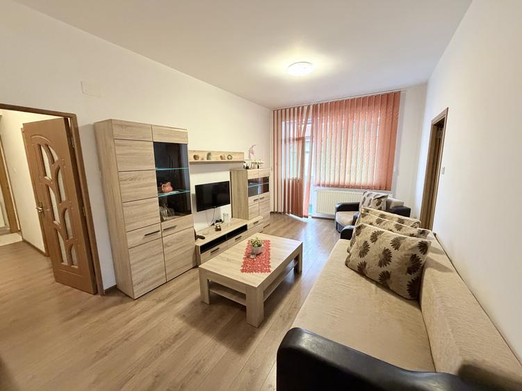 Apartament cu 4 camere decomandat, mobilat în Ultracentral