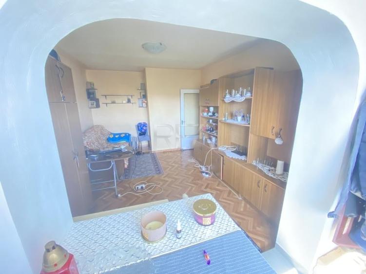 Apartament cu 3 camere decomandat în Rahova