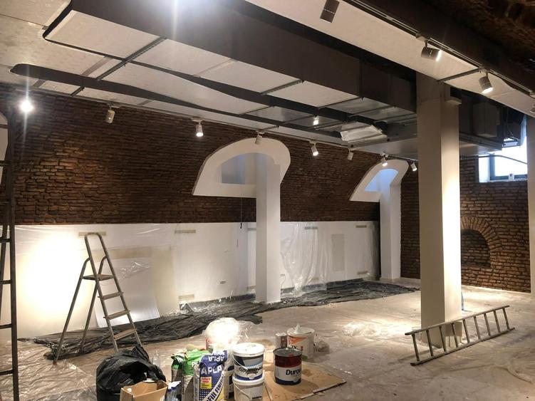 Casă individuală cu 10 camere cu Canalizare în Moșilor