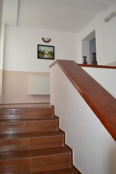 Casă cu 7 camere cu Teren 500 Mp în Poiana Brașov