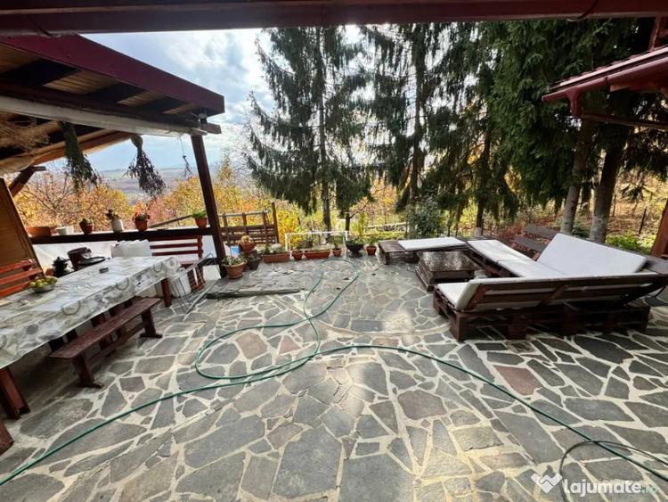 Casă cu 4 camere cu Teren 1527 Mp în Tăuții de Sus