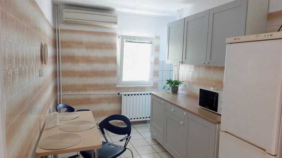 Apartament cu 3 camere decomandat în Aviației