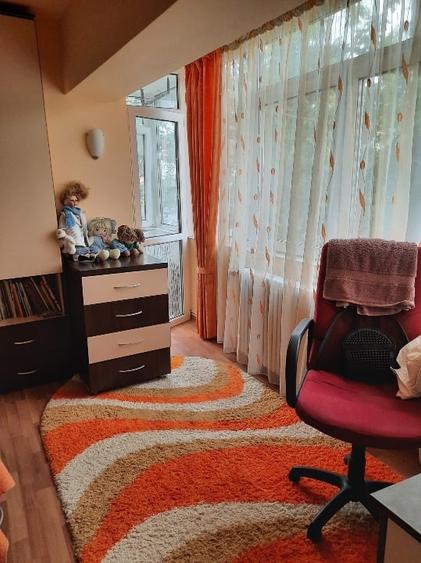 Apartament cu 2 camere decomandat, mobilat în Podul de Fier