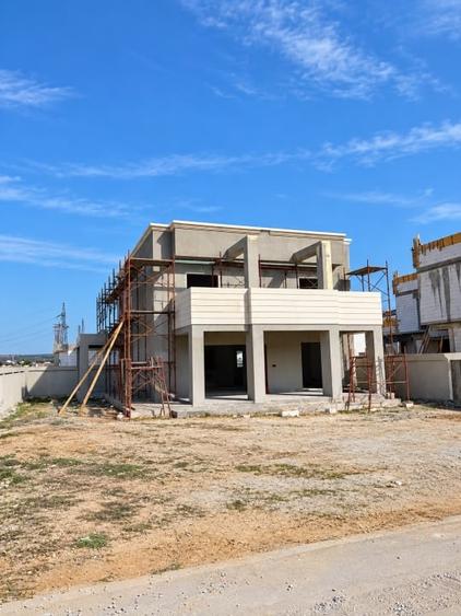 Casă individuală cu 5 camere cu Canalizare în Exterior Est