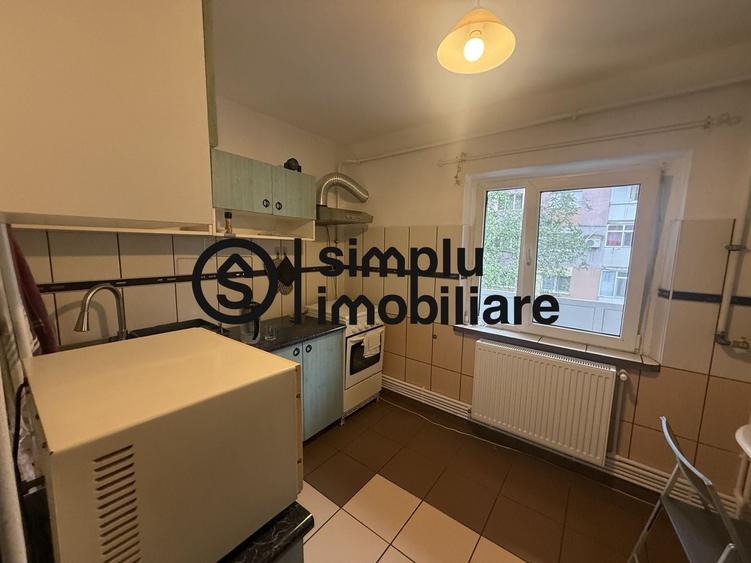 Apartament cu 3 camere decomandat, mobilat în Lăpuș