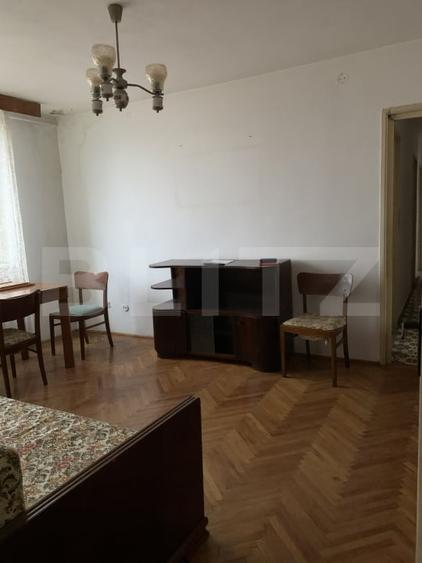 Apartament cu 4 camere decomandat în Calea București