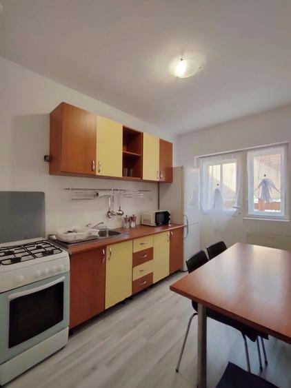 Casă cu 5 camere cu Teren 100 Mp în Central