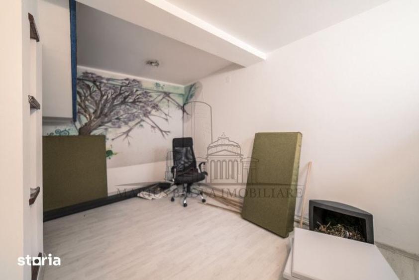 Casă cu 7 camere cu Teren 135 Mp în Vitan