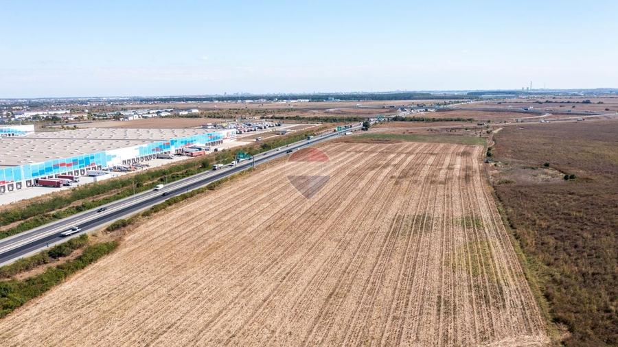 Teren agricol intravilan de 10000 mp, în Bâcu