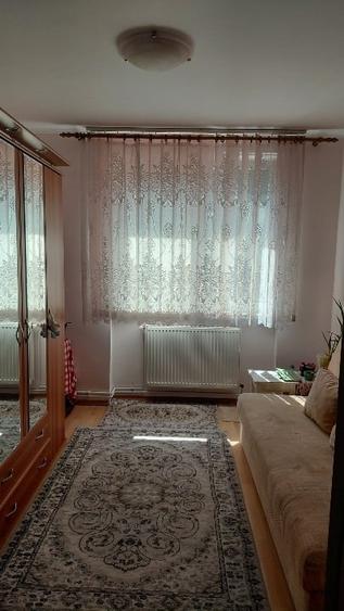 Apartament cu 3 camere decomandat, mobilat în Est