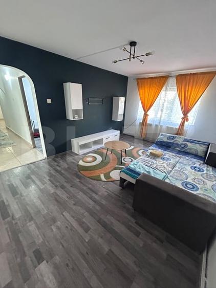 Apartament cu 4 camere decomandat, mobilat în Găești