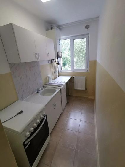 Apartament cu 2 camere semidecomandat în Girocului