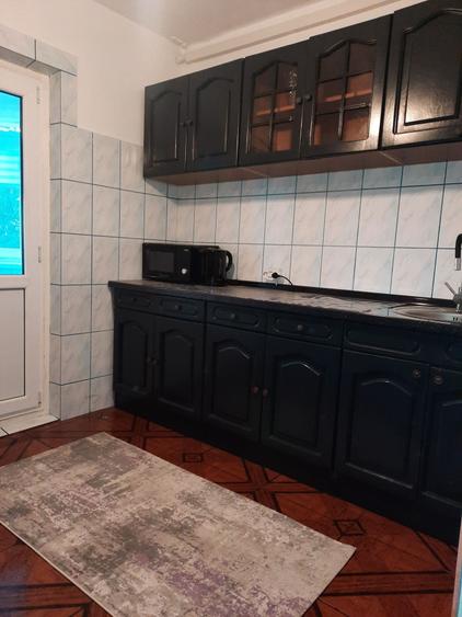 Apartament cu 2 camere decomandat în Calarași 4