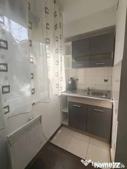 Garsonieră decomandată în Central