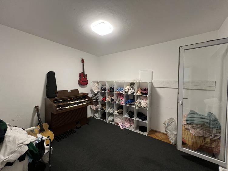 Apartament cu 3 camere nedecomandat, mobilat în Girocului