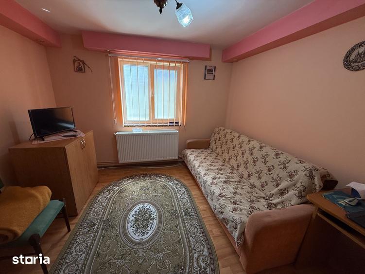 Casă cu 9 camere cu Teren 238 Mp în Central