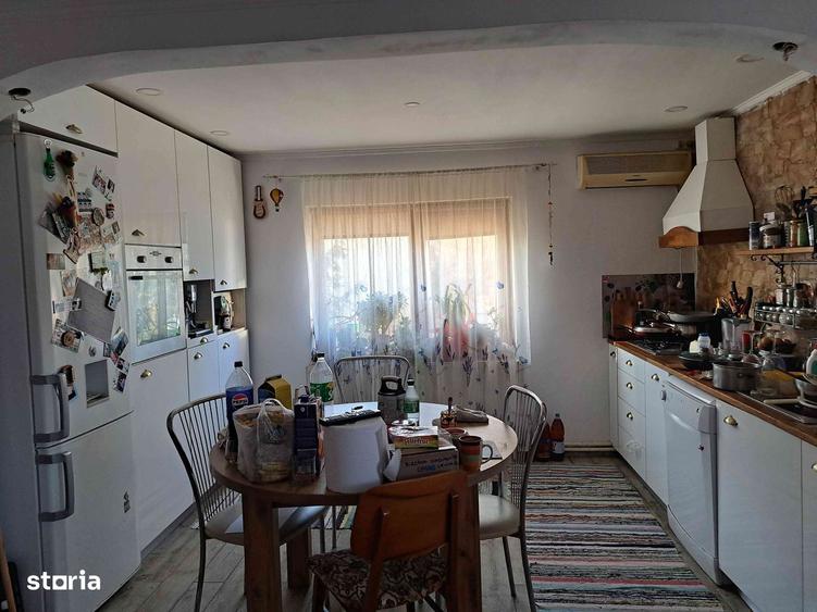Casă cu 6 camere cu Teren 1500 Mp în Braniștea