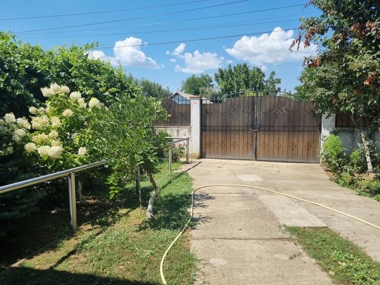 Casă cu 4 camere în Plopu