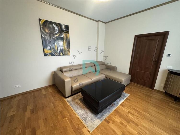 Apartament cu 2 camere semidecomandat, mobilat în Central