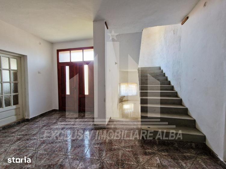 Casă cu 6 camere cu Teren 2457 Mp în Șona