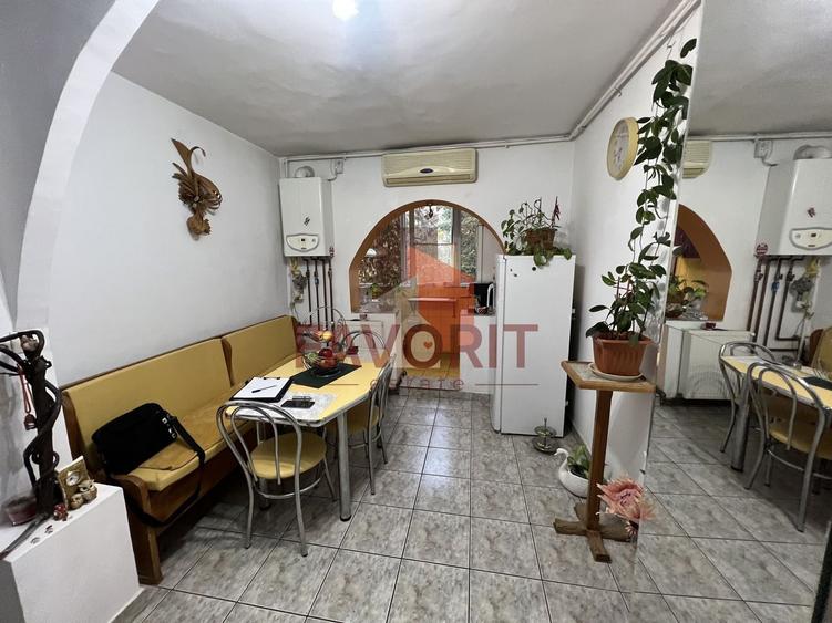 Apartament cu 3 camere decomandat în Aradului