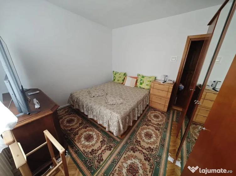 Apartament cu 4 camere decomandat în Central