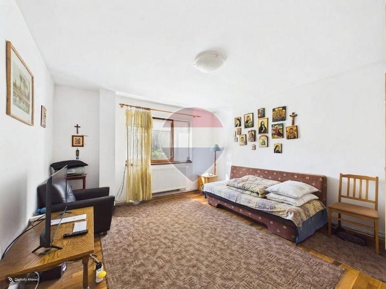 Casă individuală cu 6 camere cu Teren 2208.6398925781 Mp în Breaza de Jos