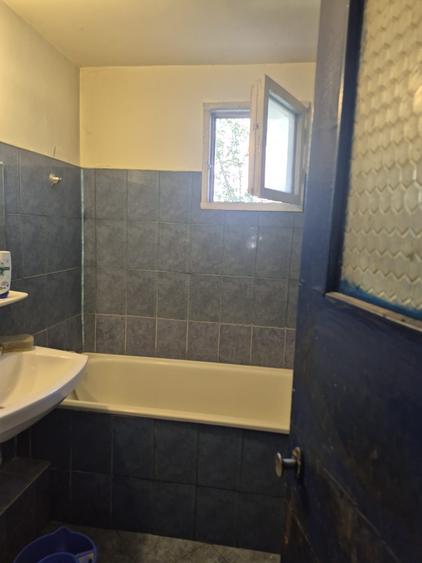 Apartament cu 3 camere semidecomandat în Crângași
