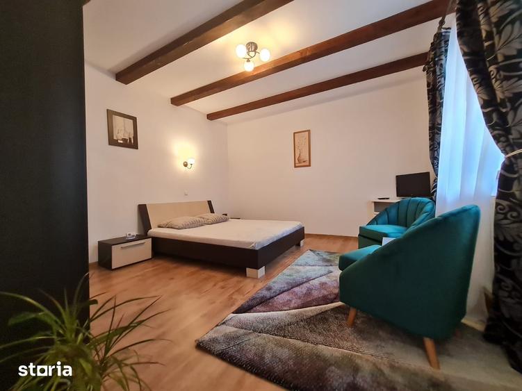 Garsonieră decomandată în Schei