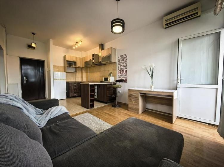 Apartament cu 2 camere semidecomandat, mobilat în Bularga