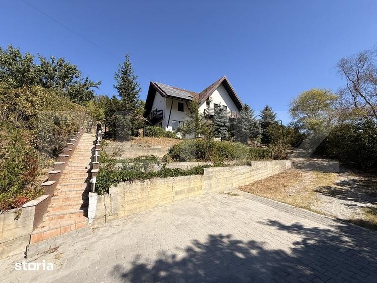 Casă cu 4 camere decomandat cu Teren 2421 Mp în Bucovăț