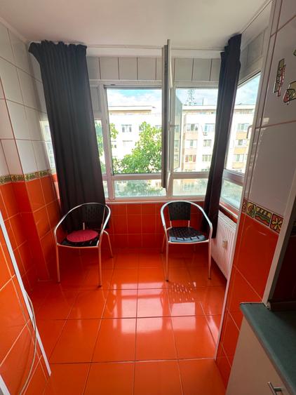 Apartament cu 2 camere decomandat în Titan