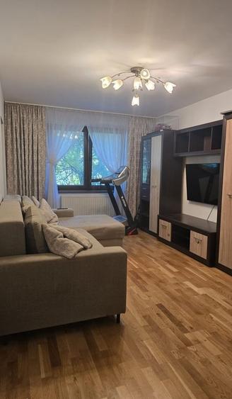 Apartament cu 4 camere decomandat în Crângași