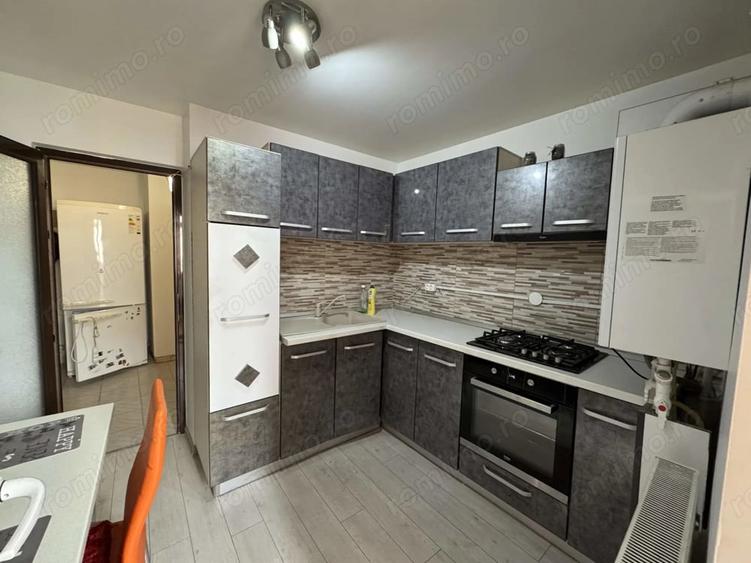 Apartament cu 3 camere decomandat, mobilat în Steaua