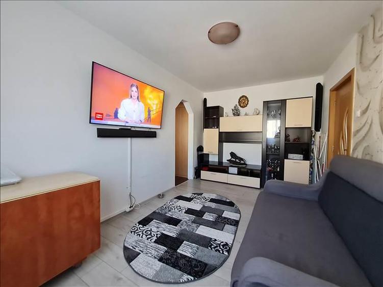 Apartament cu 2 camere semidecomandat, mobilat în Florilor