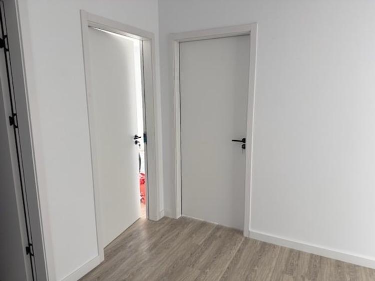 Apartament cu 3 camere decomandat în Florești