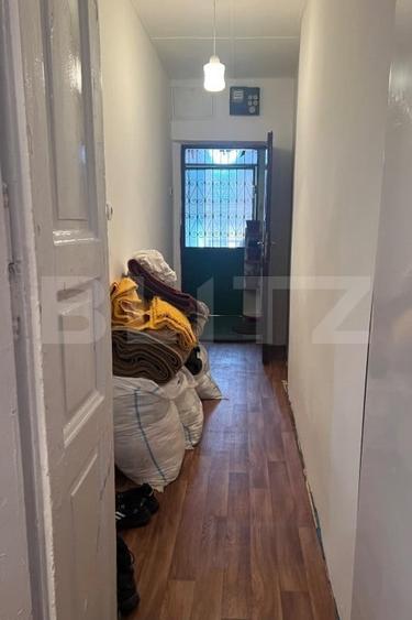 Apartament cu 3 camere semidecomandat, mobilat în Traian