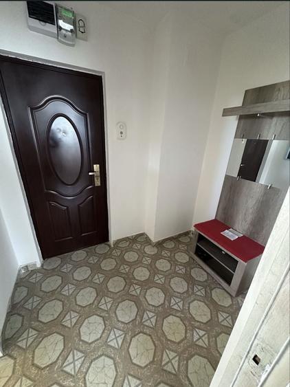 Apartament cu 2 camere semidecomandat în Războieni