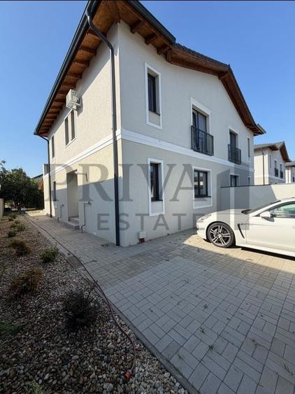 Duplex cu 4 camere cu Canalizare în Chișoda