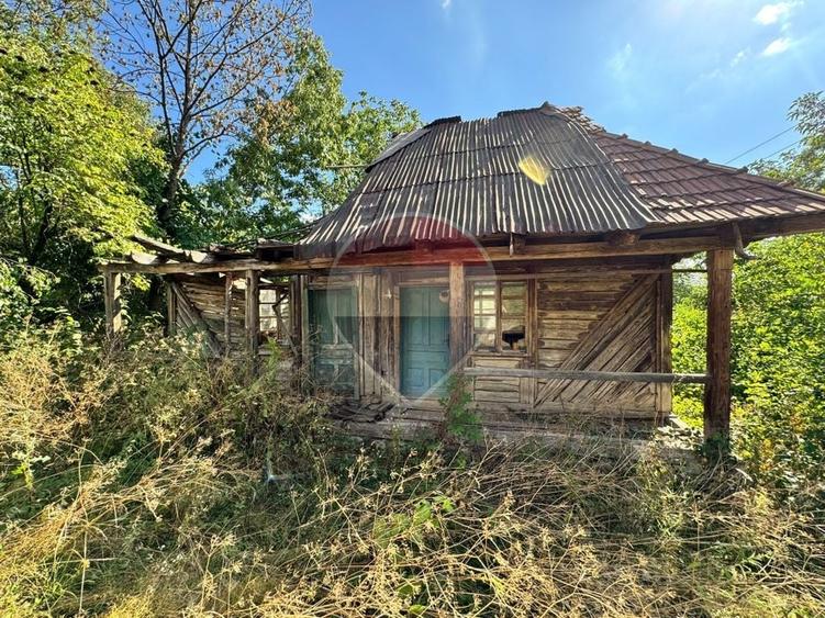 Casă individuală cu 2 camere cu Teren 760 Mp în Brusturi