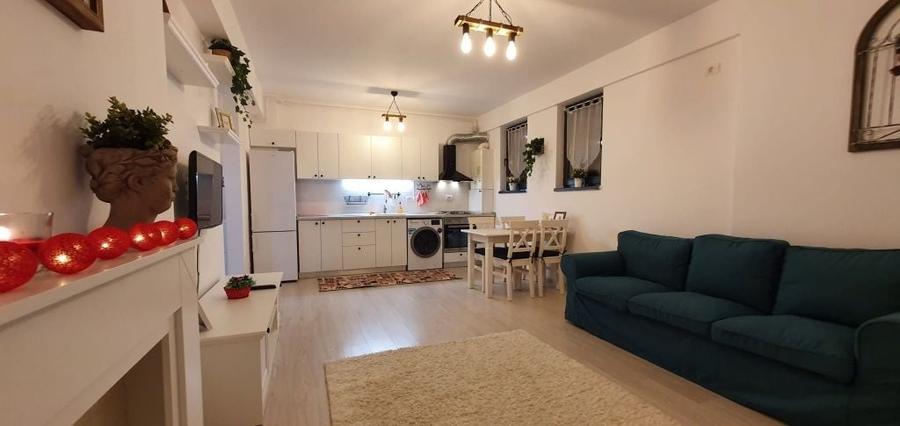 Apartament cu 2 camere decomandat în Uverturii