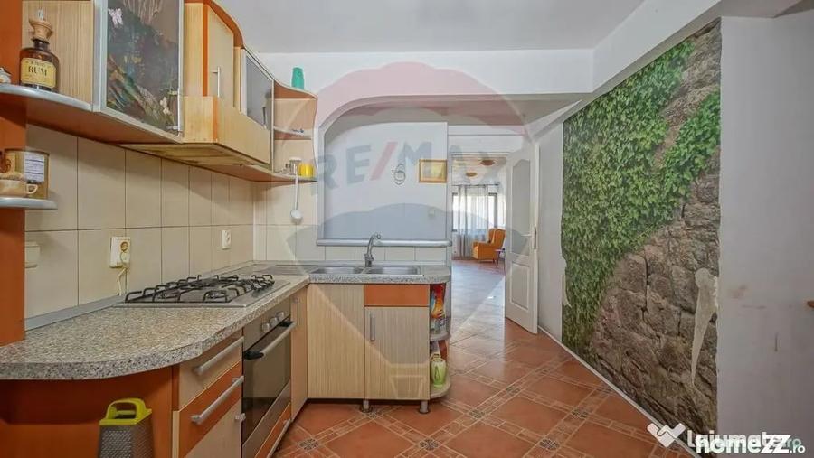 Apartament cu 4 camere decomandat în Drumul Poienii