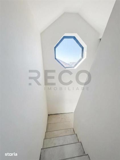 Casă cu 5 camere cu Teren 492 Mp în Sânmartin