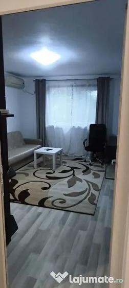 Apartament cu 2 camere semidecomandat în Tei