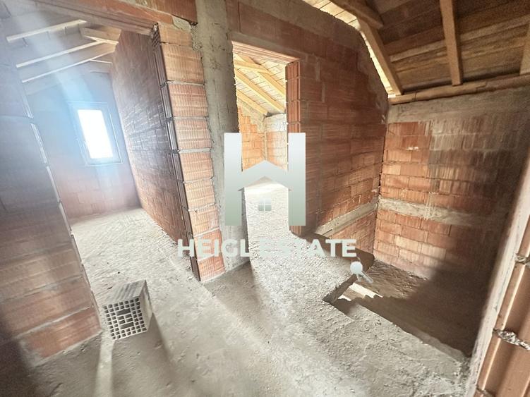 Duplex cu 4 camere cu Canalizare în Urseni